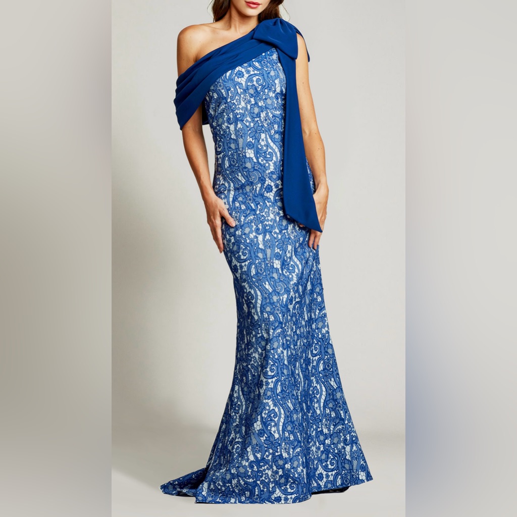 Tadashi Shoij Ahmaya Asymmetric Gown Bpi18371l-Nv/Iv Nwt